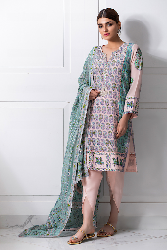 What Pak Clothes Online Are Popular?
