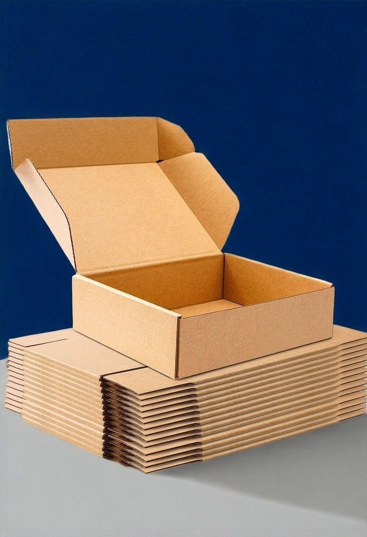 Cross section of corrugated packaging showing fluted layer between flat paper liners